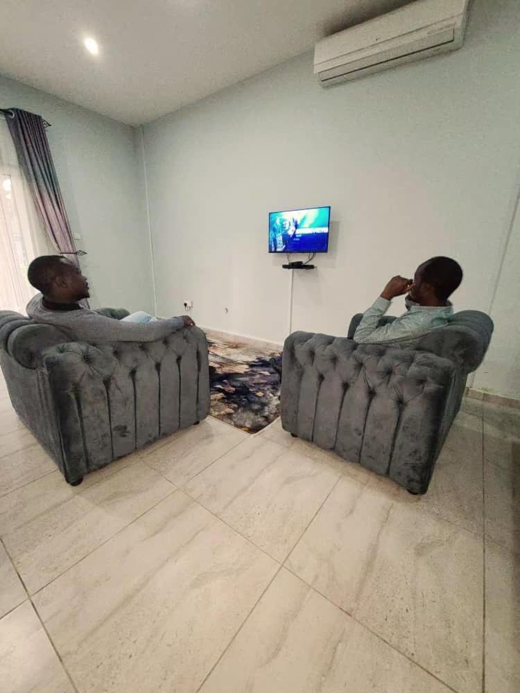 Vapour Lounge Aparthotel Lusaka Buitenkant foto